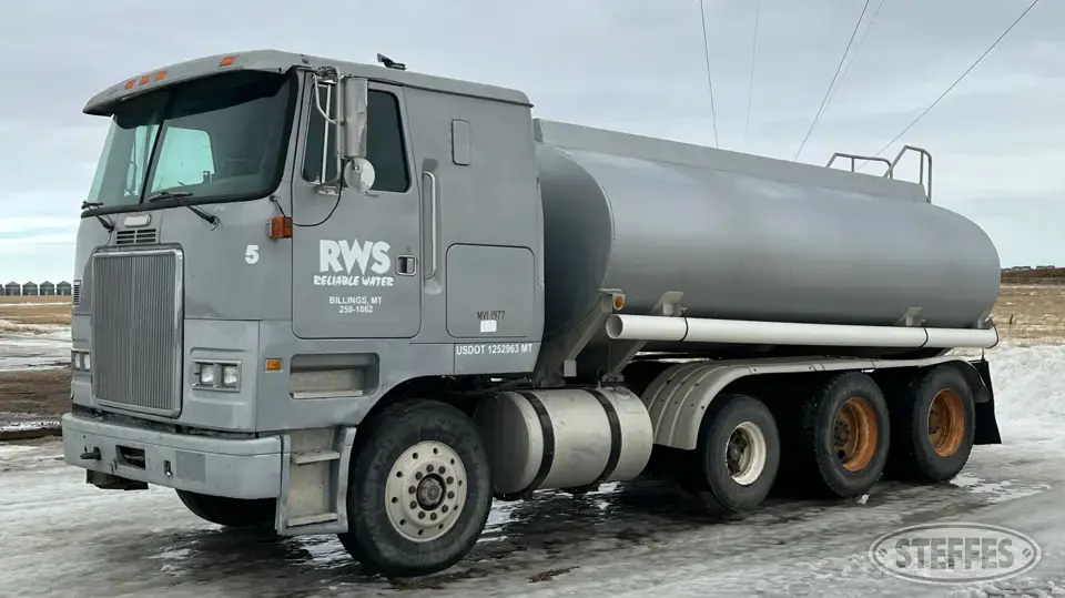 1991 White GMC WH Series 4,000 gal. Tank Truck
