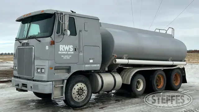 1991 White GMC WH Series 4,000 gal.