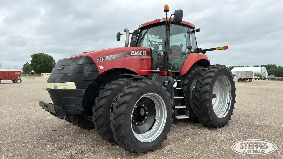 2011 Case IH Magnum 315 MFWD Tractor