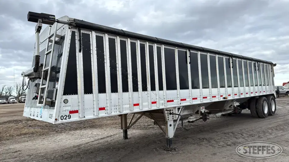 2021 Cornhusker 800 Hopper Bottom Trailer