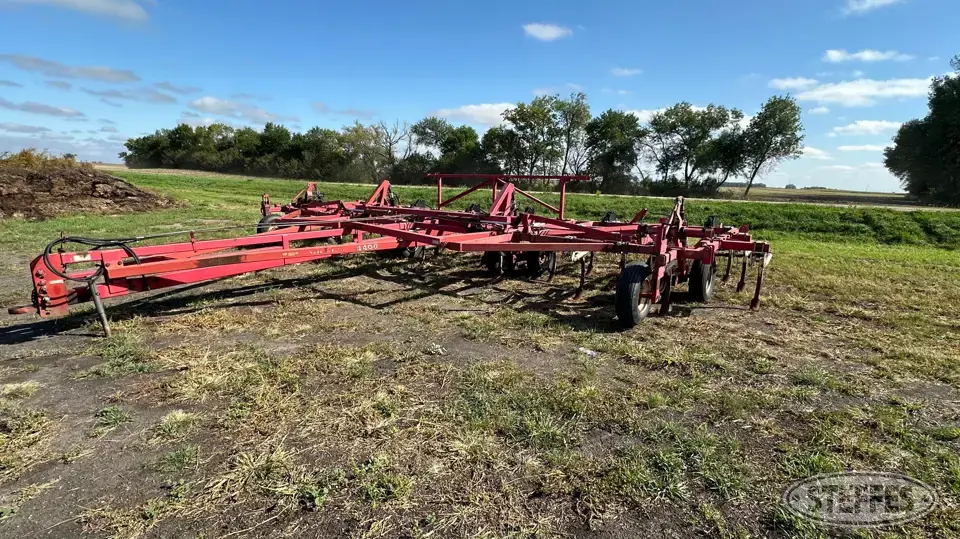 Wil-Rich 4400 Chisel Plow