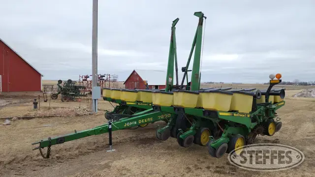 John Deere 7200