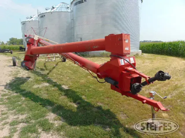 Buhler Farm King 1070