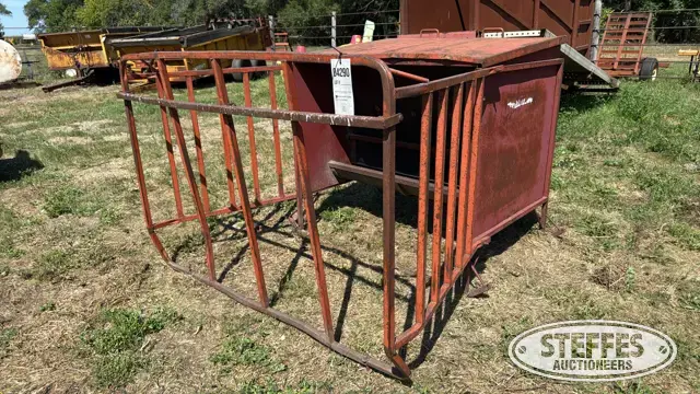 Calf feeder