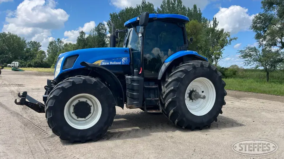 2008 New Holland T7040 MFWD Tractor