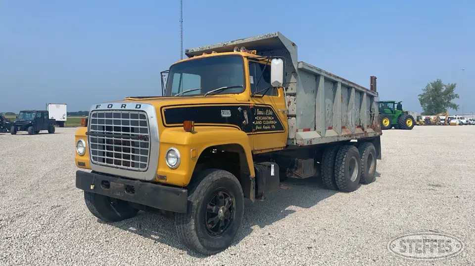 1972 Ford 9000 Dump Truck