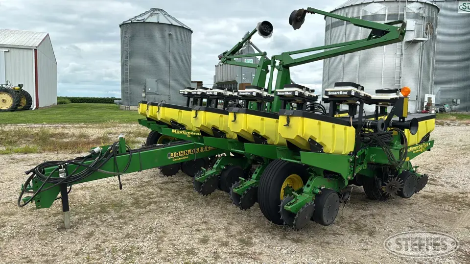 2001 John Deere 1760 12 or More Row Planter