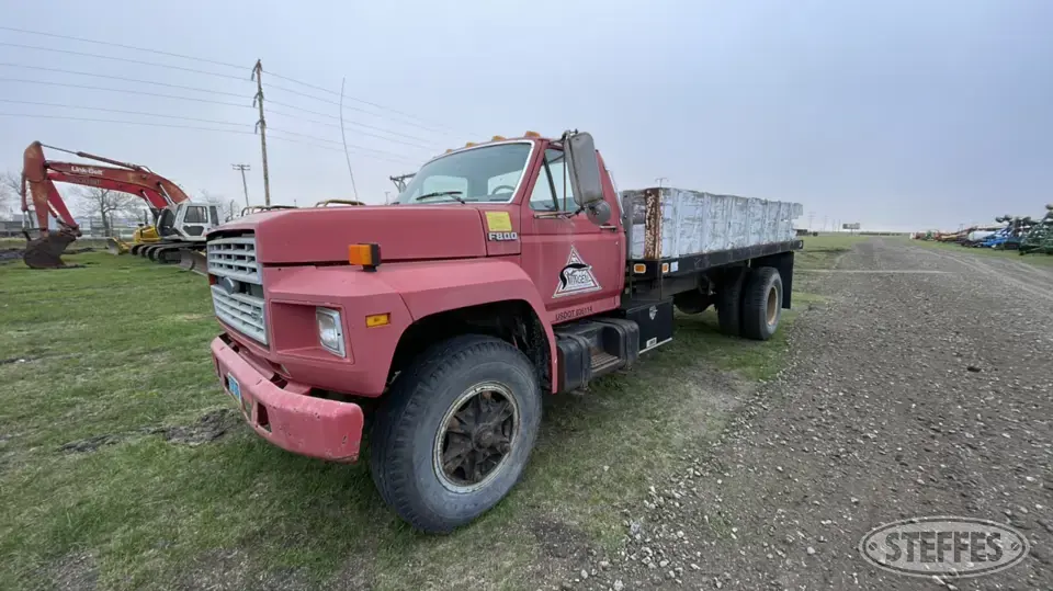 1987 Ford F800 Flatbed Truck