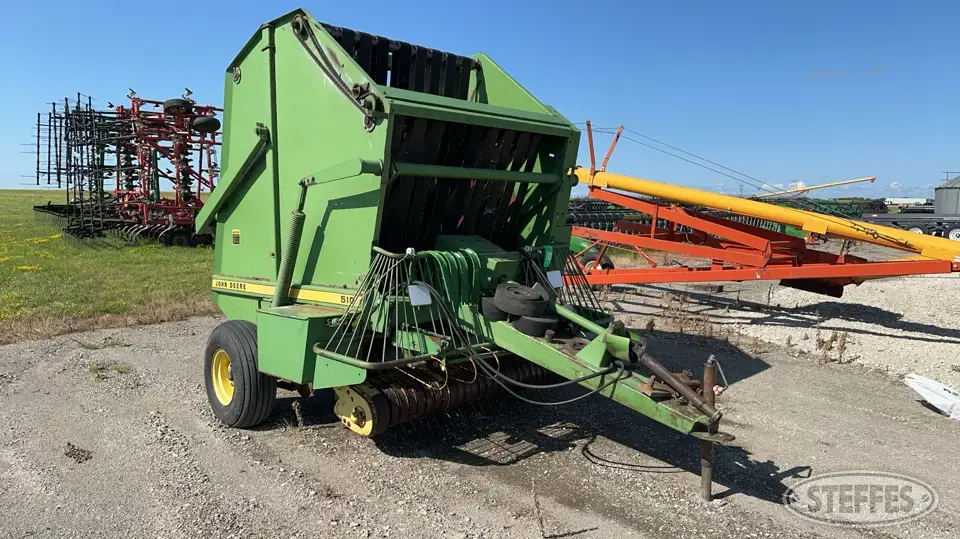 John Deere 510 Round Baler