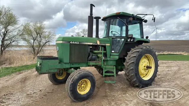 1982 John Deere 4440