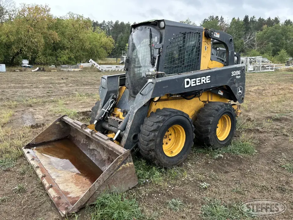 2015 John Deere 328E Wheeled Skid Steer