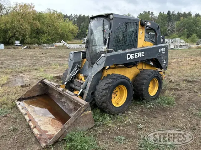 2015 John Deere 328E