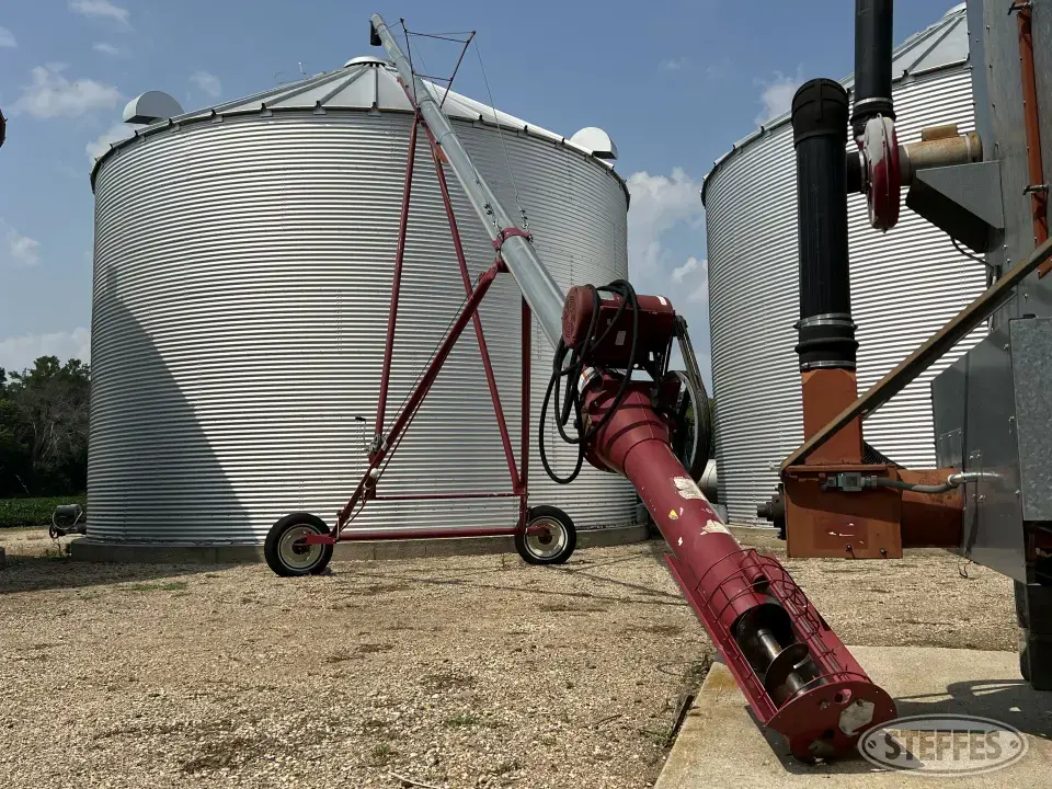 Hutchinson/Mayrath Swing Hopper Auger