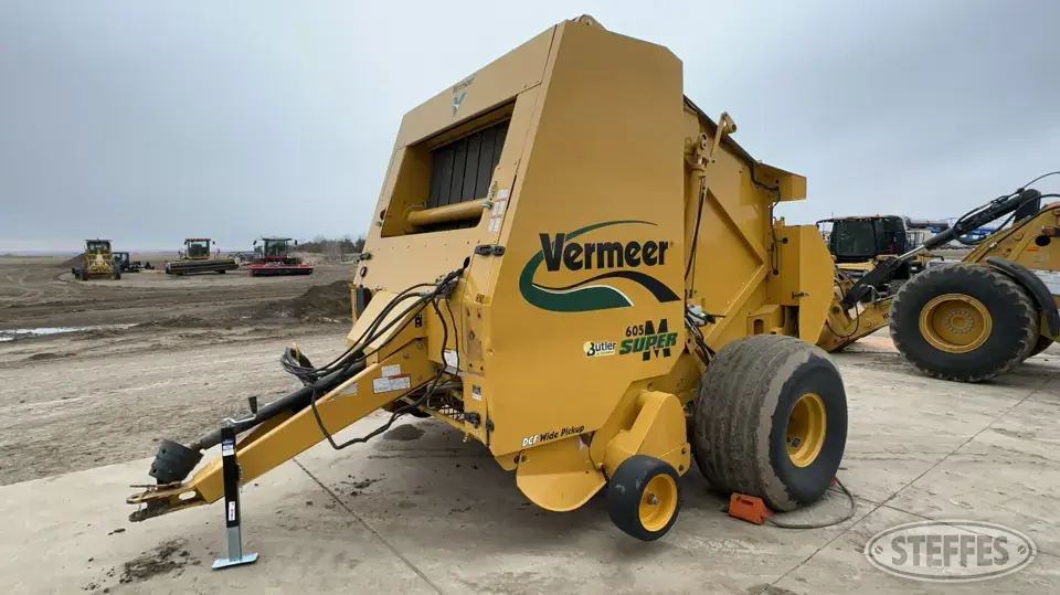 2012 Vermeer 605 Super M Round Baler