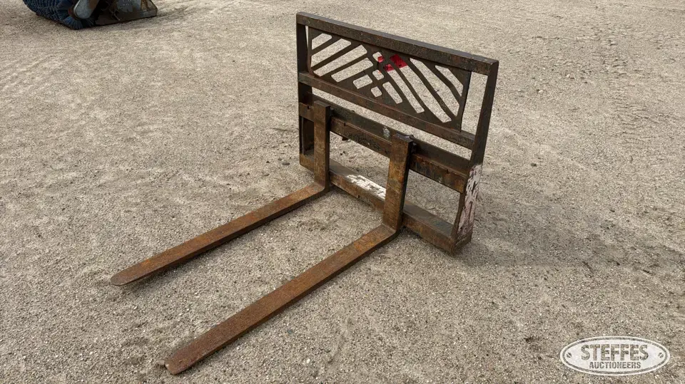 Skid steer pallet forks Skid Steer Fork