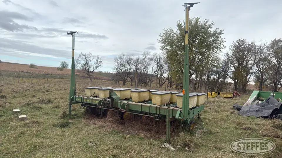 John Deere 7100 Less Than 12 Row Planter