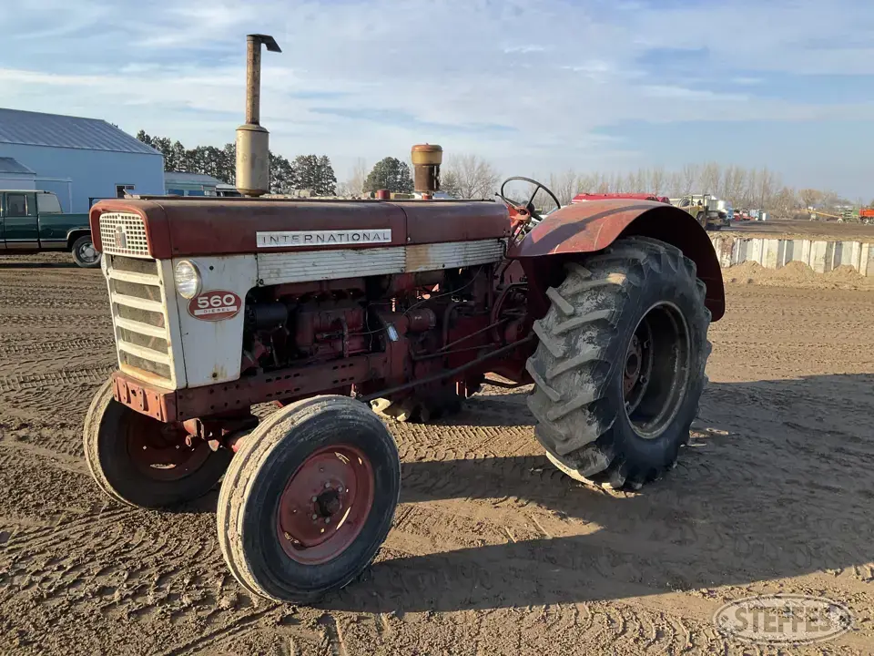 1958 International 560 2WD Tractor