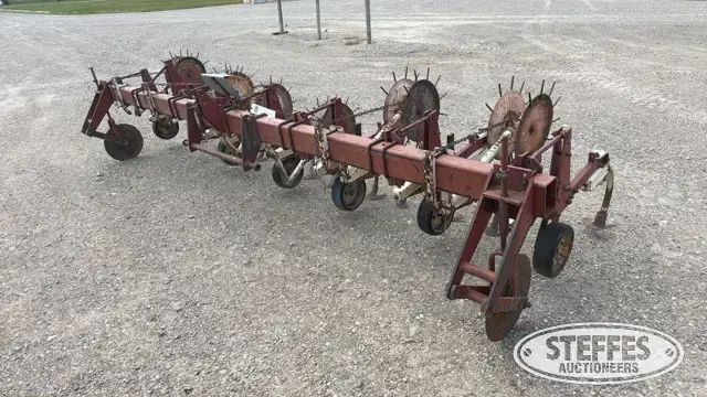International row crop cultivator