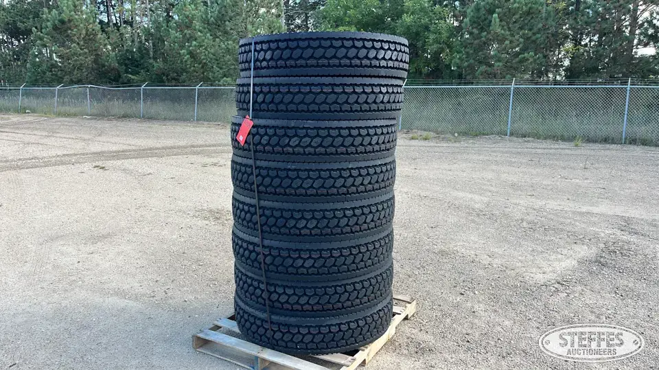 (8) Invovic FM750 11R22.5 tires Truck Tire