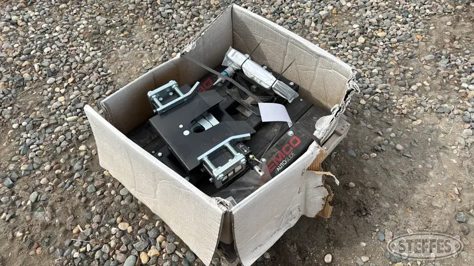 Demco 5th wheel autoslide hitch Truck-Trailer Part