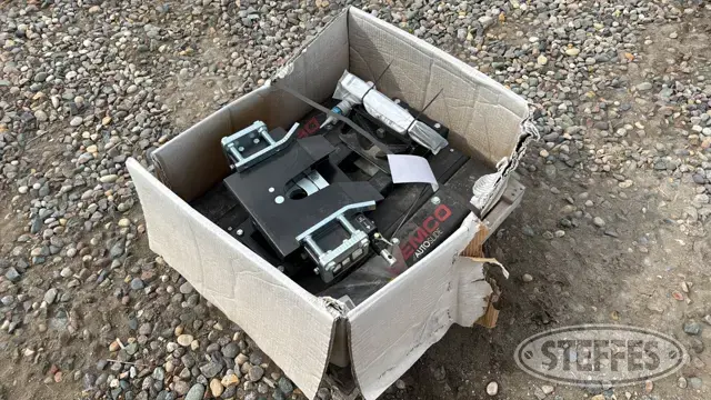 Demco 5th wheel autoslide hitch