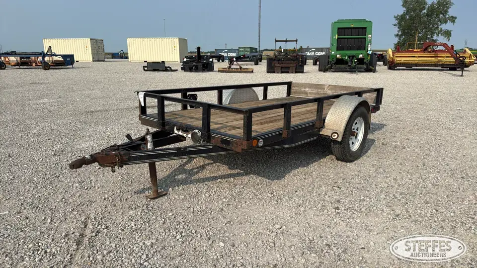 Single axle utility trailer