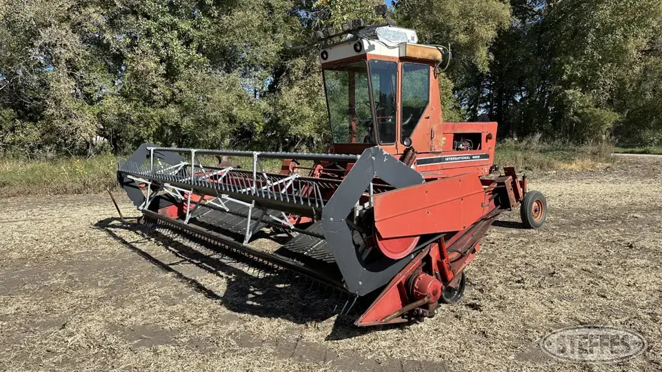 International 4000 Self-Propelled Swather