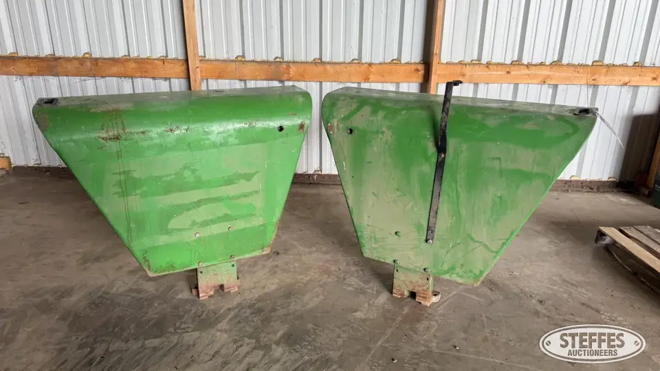 John Deere 4520 fenders Tractor Part
