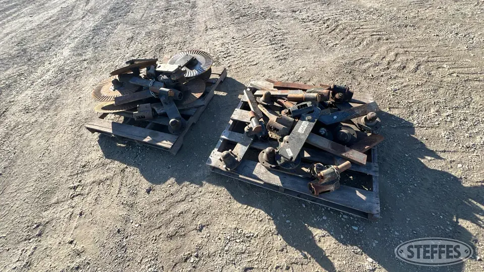 (16) Blu-Jet coulter shanks Ag Equipment Part