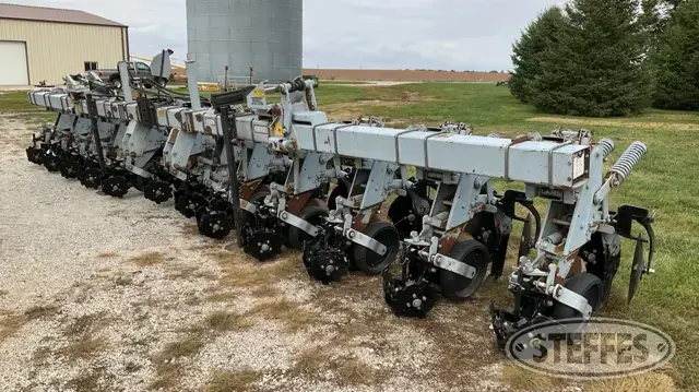 Hiniker 6000 Strip Till