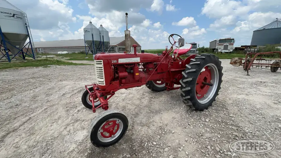 Farmall 230 Collectible Show Tractors-Stationary Engine