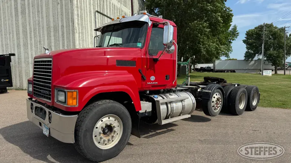 2015 Mack Pinnacle CXU613 Conventional Truck without Sleeper