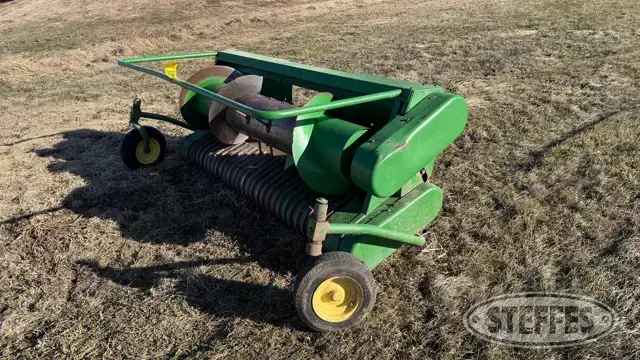 John Deere forage head