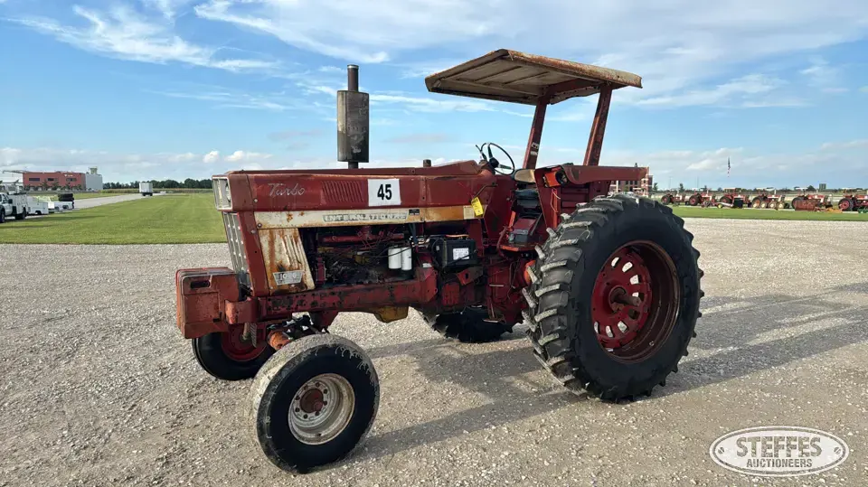 1973 International 1066 2WD Tractor