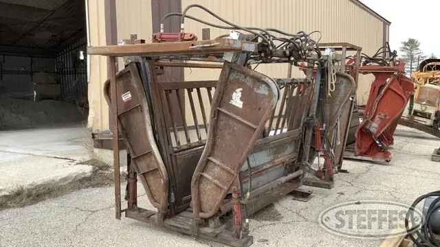 Bowman Squeeze Chute