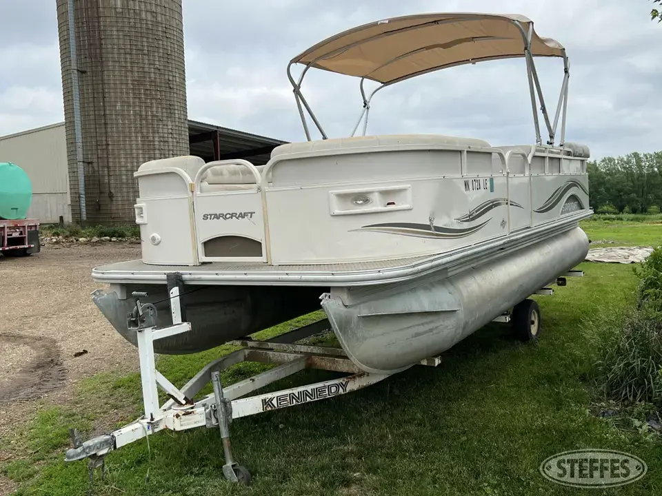2005 Starcraft Boat