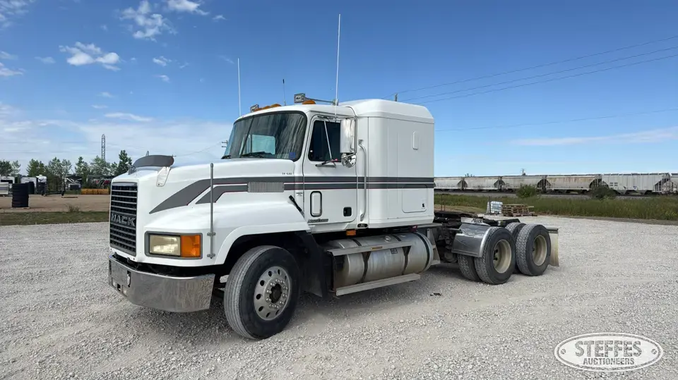 1998 Mack CH613 Conventional Truck with Sleeper