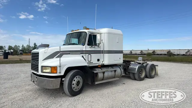 1998 Mack CH613
