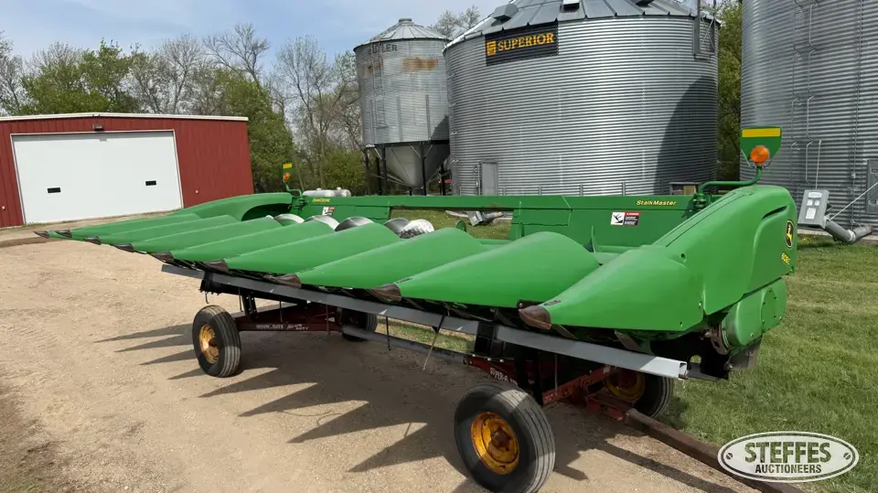 2010 John Deere 608C Corn Head