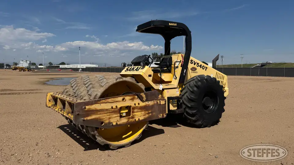 2015 Sakai SV540T Self-Propelled Padfoot Compactor