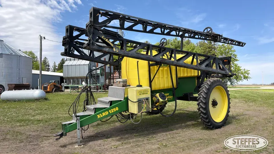Sprayer Specialties XLRD1250 Pull-Type Sprayer