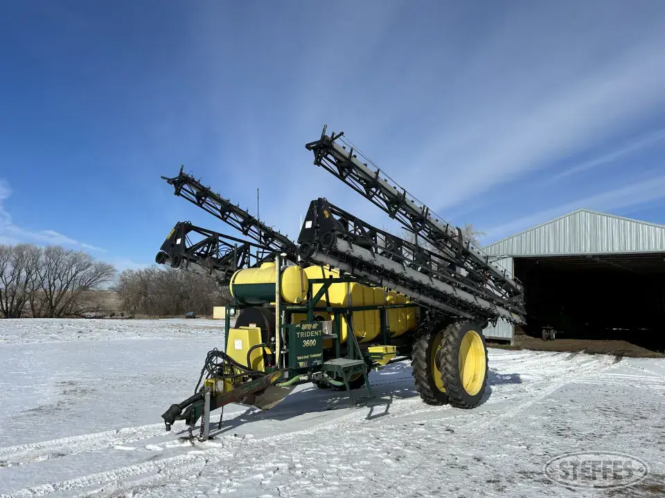 2004 Spray Air Trident 3600 Pull-Type Sprayer
