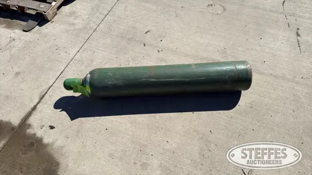 Oxygen compressed cylinder