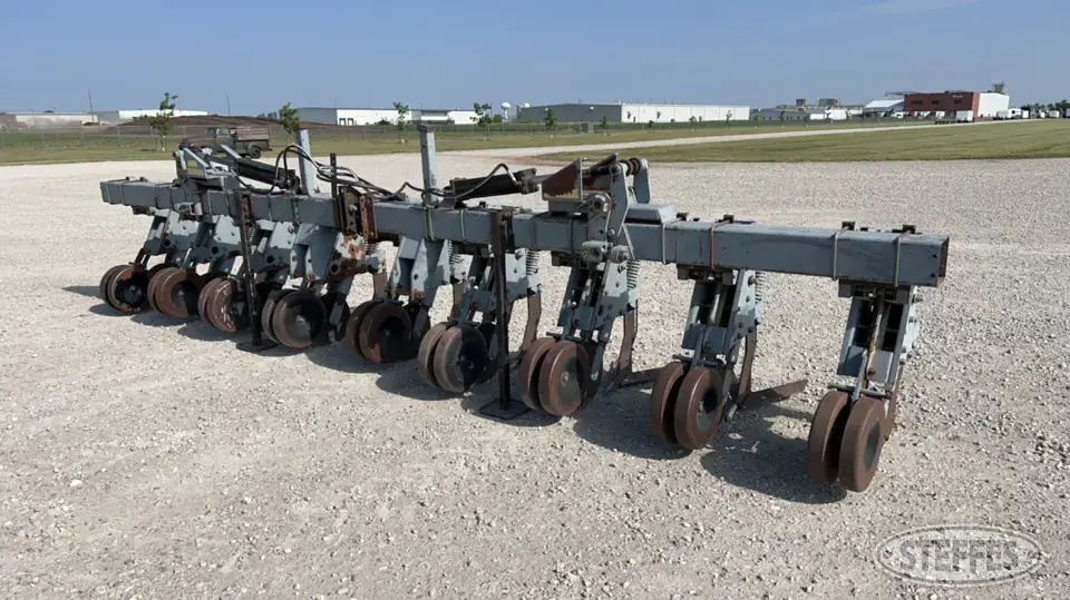 Hiniker 5000 Row Crop Cultivator
