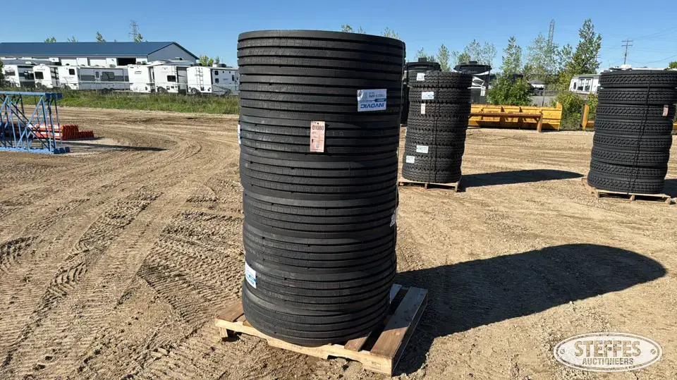 (8) Invovic FM591 11R22.5 tires Truck Tire