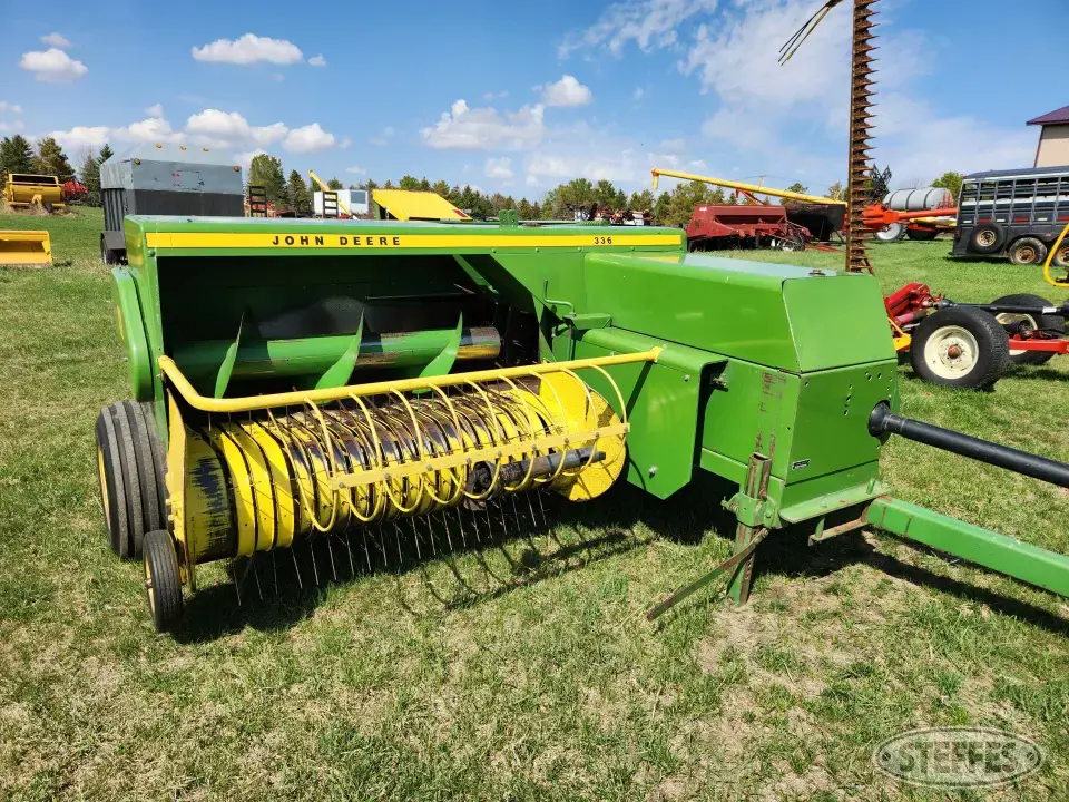 John Deere 336 Square Baler