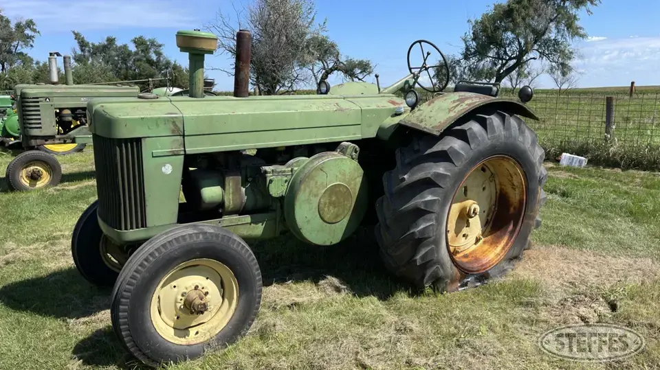 1952 John Deere R Collectible Tractor