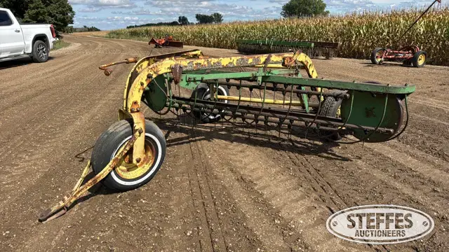 John Deere 640