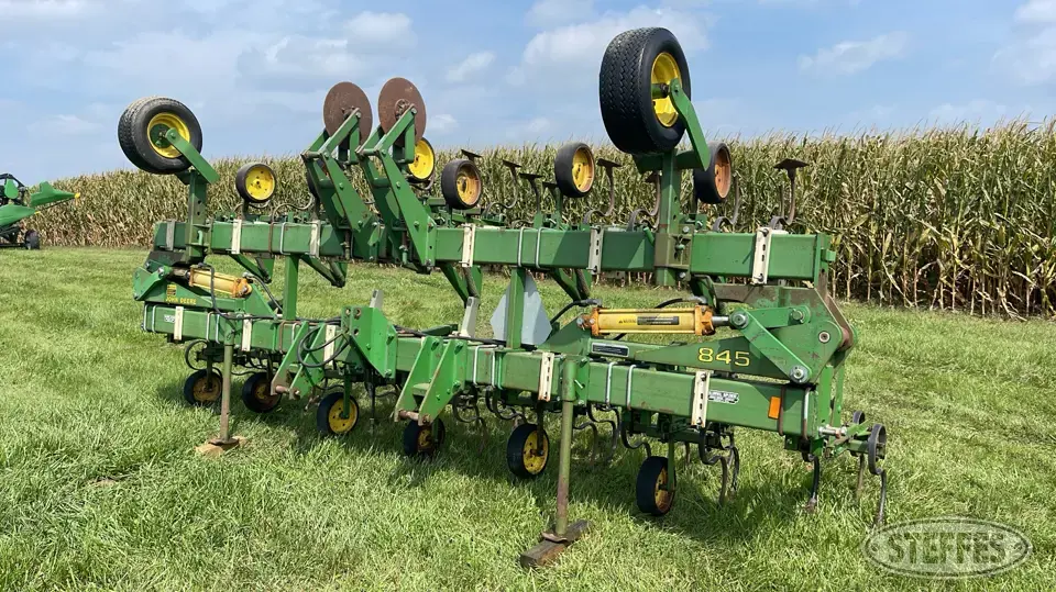John Deere 845 Row Crop Cultivator