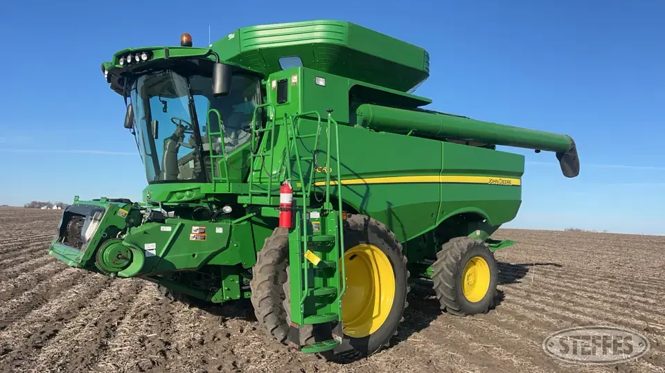 2012 John Deere S660 Combine
